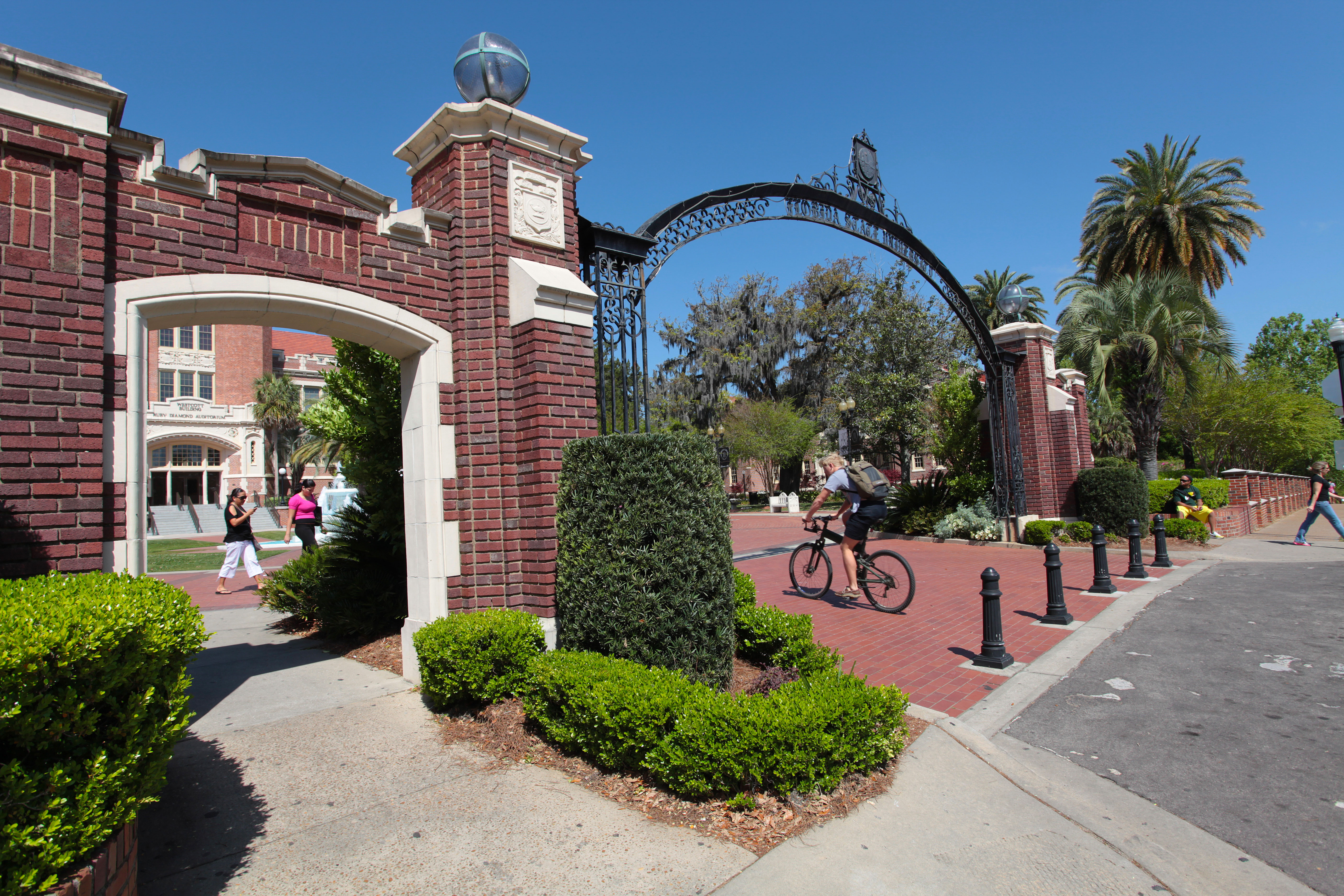 Image of the entrance of Florida State University. 